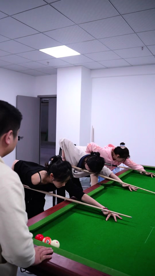 台球游戏辅助器免费开挂图标