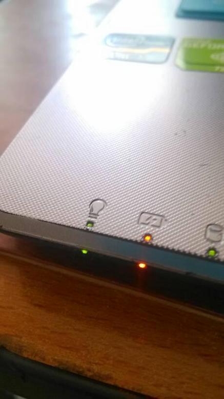 笔记本电源灯一直在闪图标