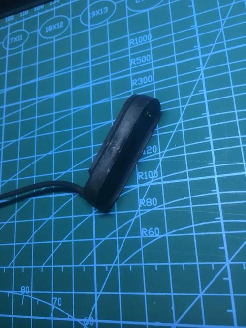 小米手环如何拆卸充电