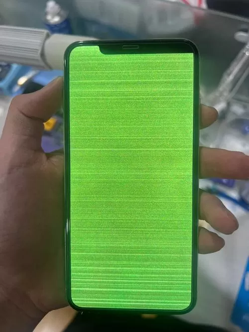 vivo手机摔地上闪绿屏